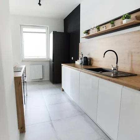 Kj - Z Garazem Podziemnym * Radom