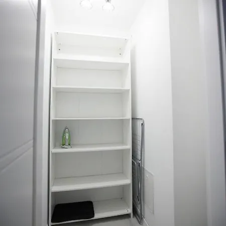 Kj - Z Garazem Podziemnym * Radom